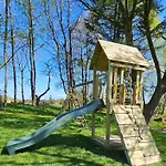 Holiday home Vilanovka - Z Prywatna Balia Przy Stawie I Lesie Wilanowo (Kartuzy)
